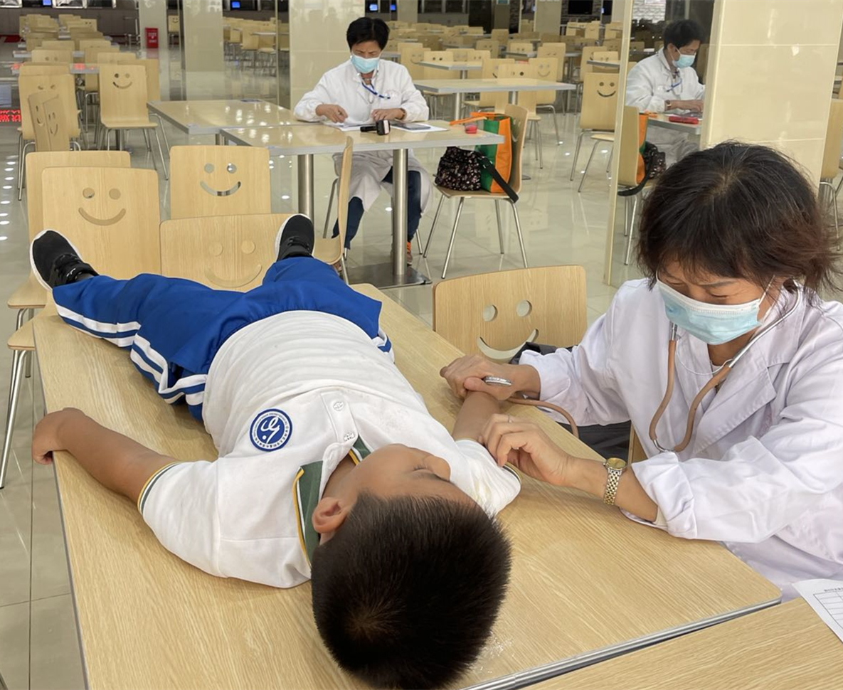 护航健康0202幸福成长我校开展20212022学年学生体检